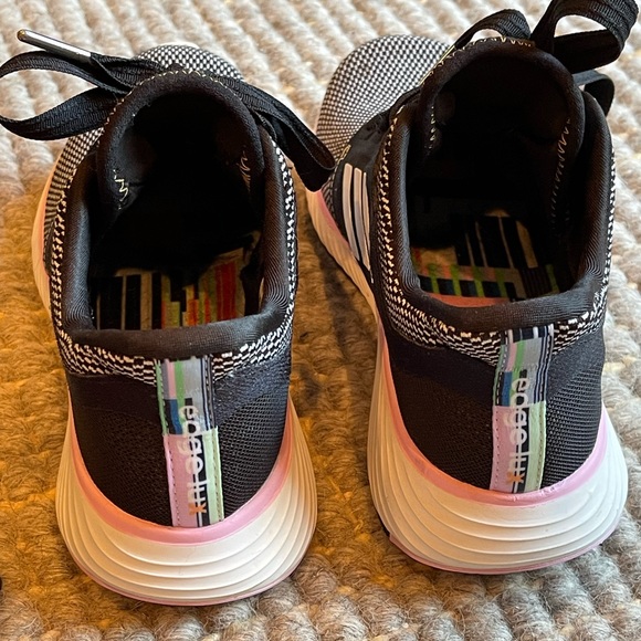 Adidas’s Sneakers - Picture 2 of 4